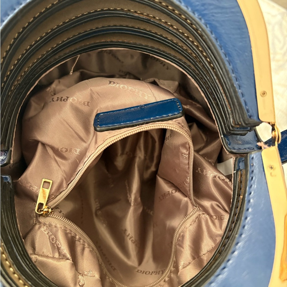 Royla blue bucket purse - Picture 4 of 5